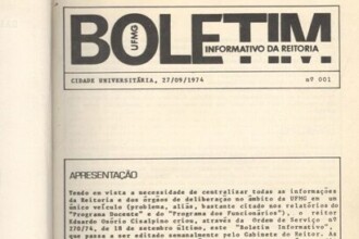 A imagem mostra a capa de um boletim informativo intitulado "BOLETIM INFORMATIVO DA REITORIA", com o logotipo da UFMG no canto superior esquerdo do título. O boletim é datado de "CIDADE UNIVERSITÁRIA, 27/09/1974" e identificado como "nº 001". A maior parte da página é preenchida por um texto em português, dividido em três seções principais, que apresenta o boletim e seus objetivos. O texto está em colunas e com espaçamento regular, e a tipografia utilizada é legível, embora o envelhecimento do papel possa causar algumas variações na nitidez. No canto superior esquerdo, há uma pequena área com bordas de um objeto que pode ser parte de uma estante ou mobiliário, obscurecida.