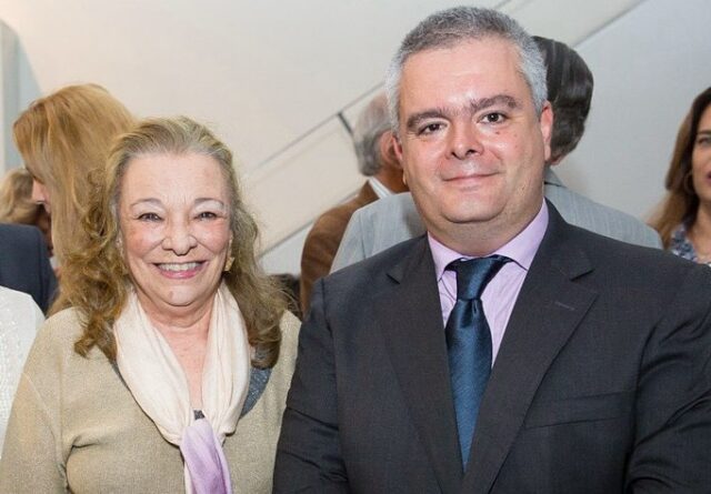 Imagem mostra Rogério Faria Tavares ao lado de Letícia Malard