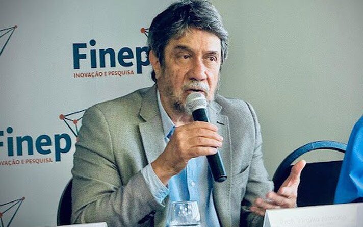 Foto apresenta Virgílio Almeida durante fala na Finep