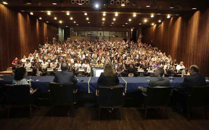 Imagem mostra evento em auditório no campus Pampulha