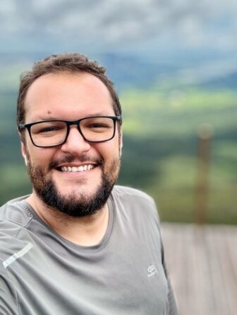 Imagem mostra retrato de Ricardo Solar